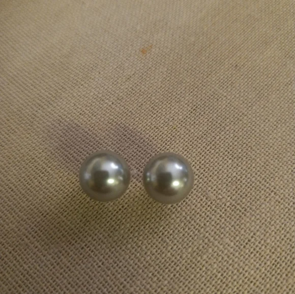 $5 New Earrings - Picture 2 of 2
